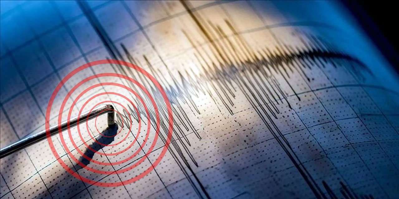 Manisa'da deprem: Halk gece yarısı sokağa döküldü