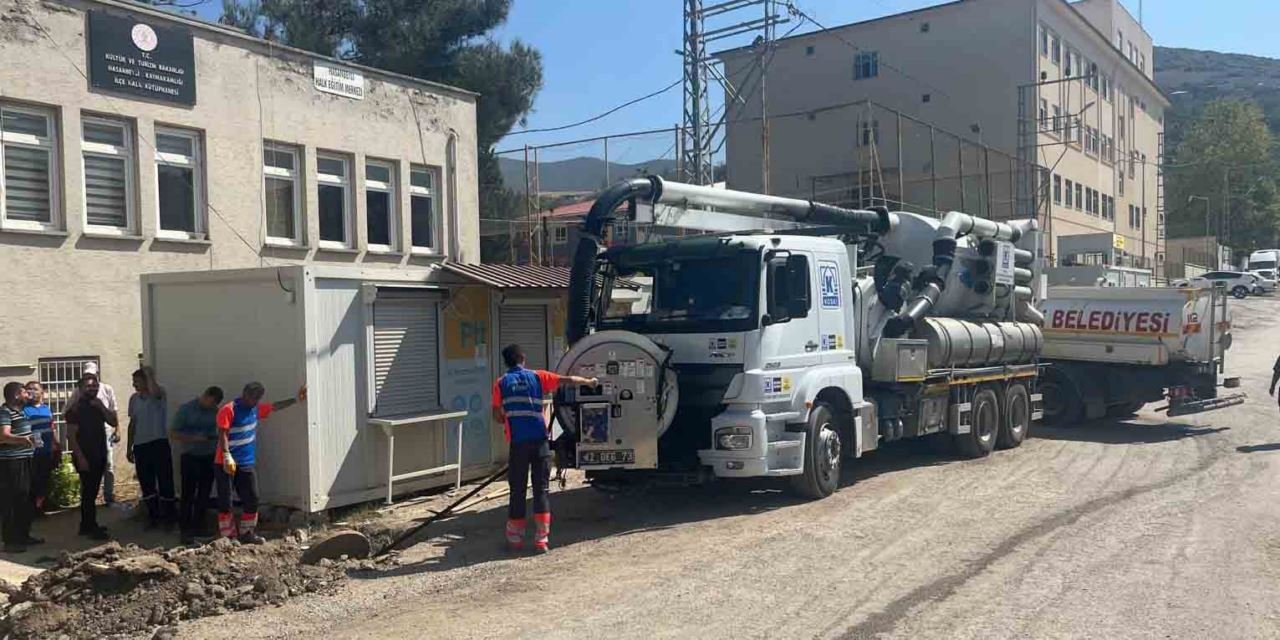 Konya Büyükşehir Belediyesi depremzedelerin yanında olmaya devam ediyor