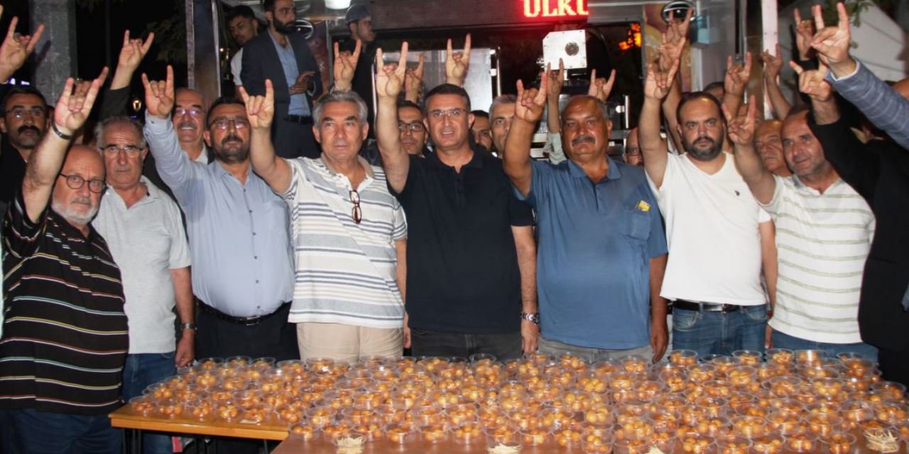 Konya Ülkü Ocakları 12 Eylül şehitleri için lokma dağıttı