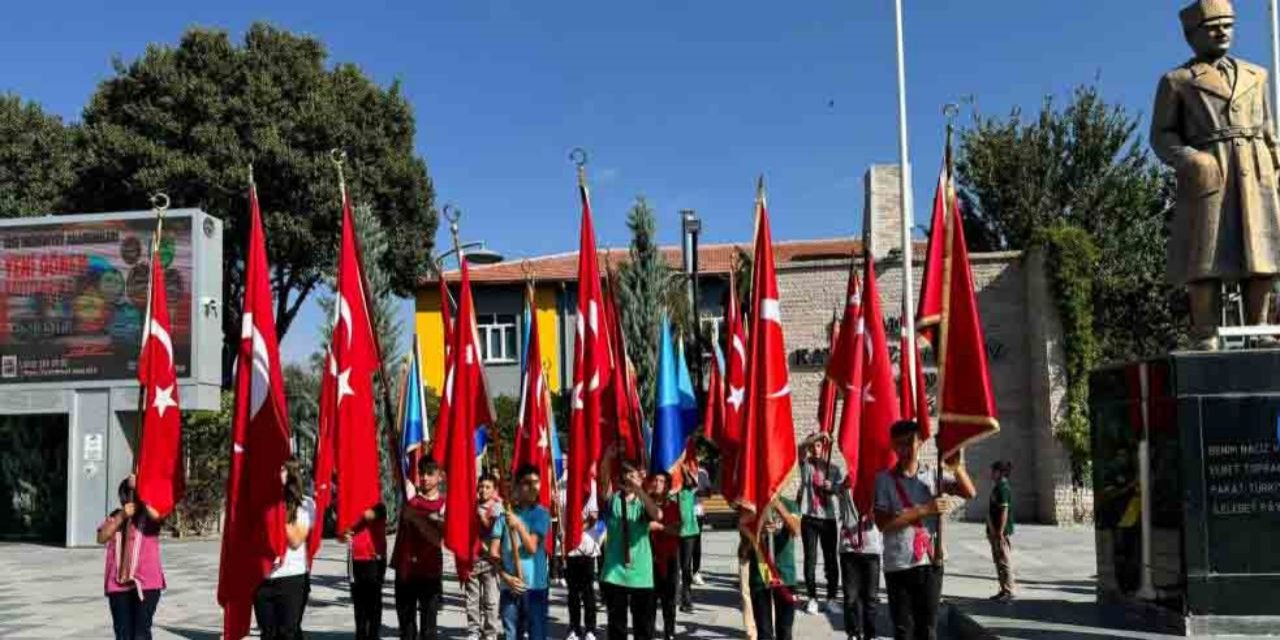 Karapınar'da İlköğretim Haftası coşkuyla kutlandı