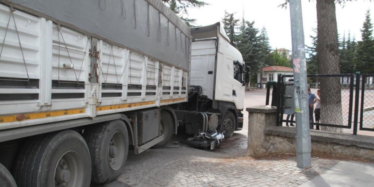 Beyşehir'de kaza: Motosiklet tırla çarpıştı