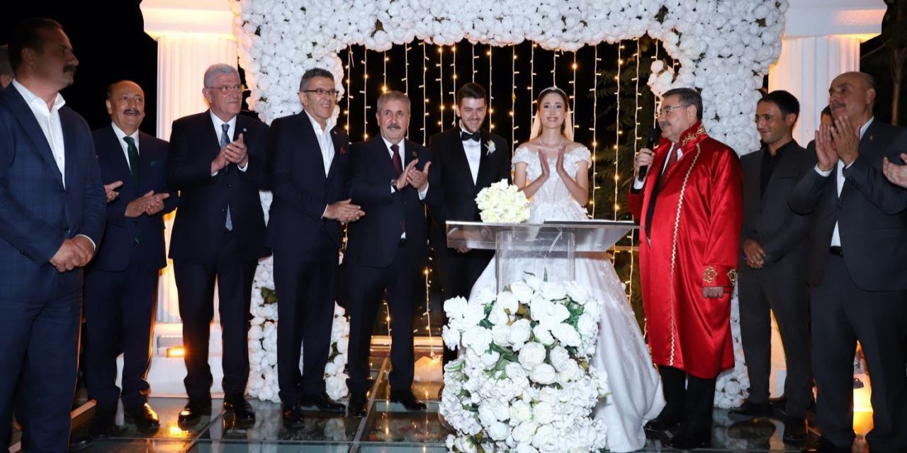 İYİ Parti Genel Başkanı Dervişoğlu, nikah şahitliği yaptı