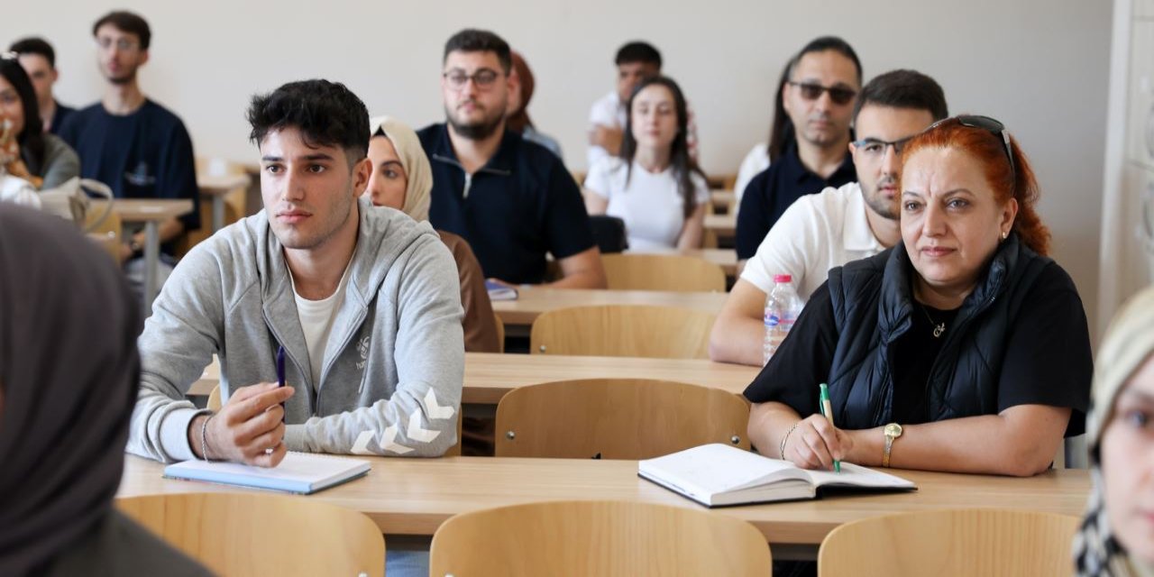 Hala yeğenin iddiayla başlayan üniversite serüveni