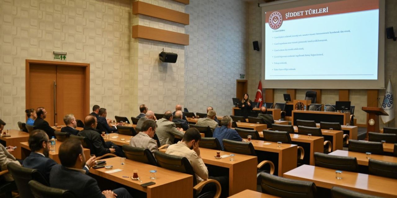 Selçuklu Belediyesi’nde görevli birim müdürlerine bilgilendirme toplantısı düzenlendi