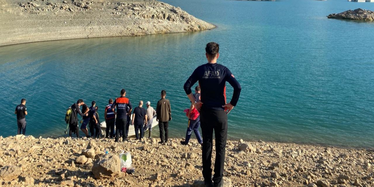 Baraj gölüne giren 17 yaşındaki genç boğularak can verdi