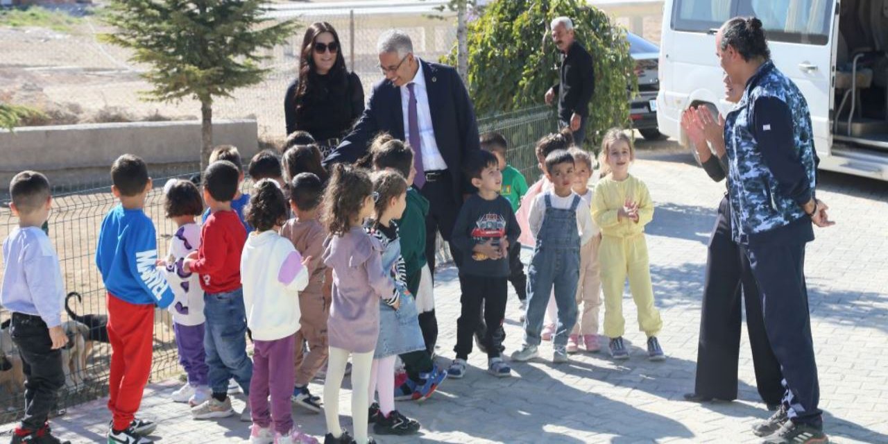 Başkan Akpınar Çocuklarla Birlikte Hayvan Barınağını Ziyaret Etti