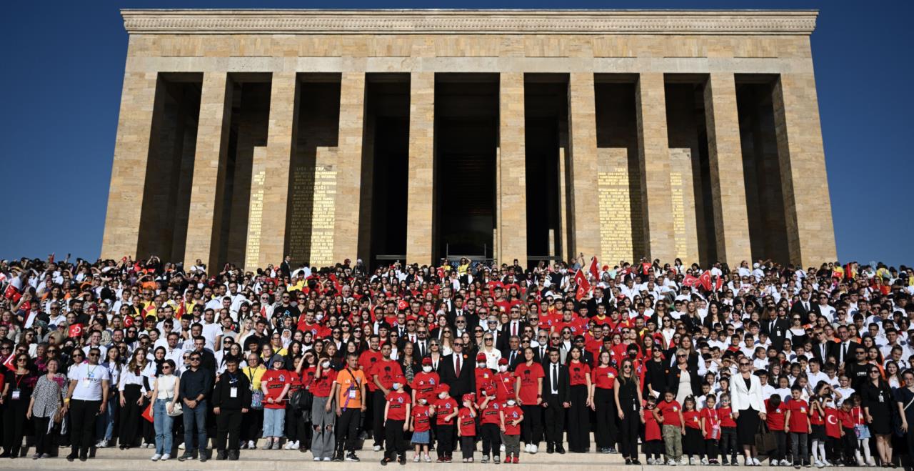 Lösemili çocuklar Ata'larını ziyaret etti