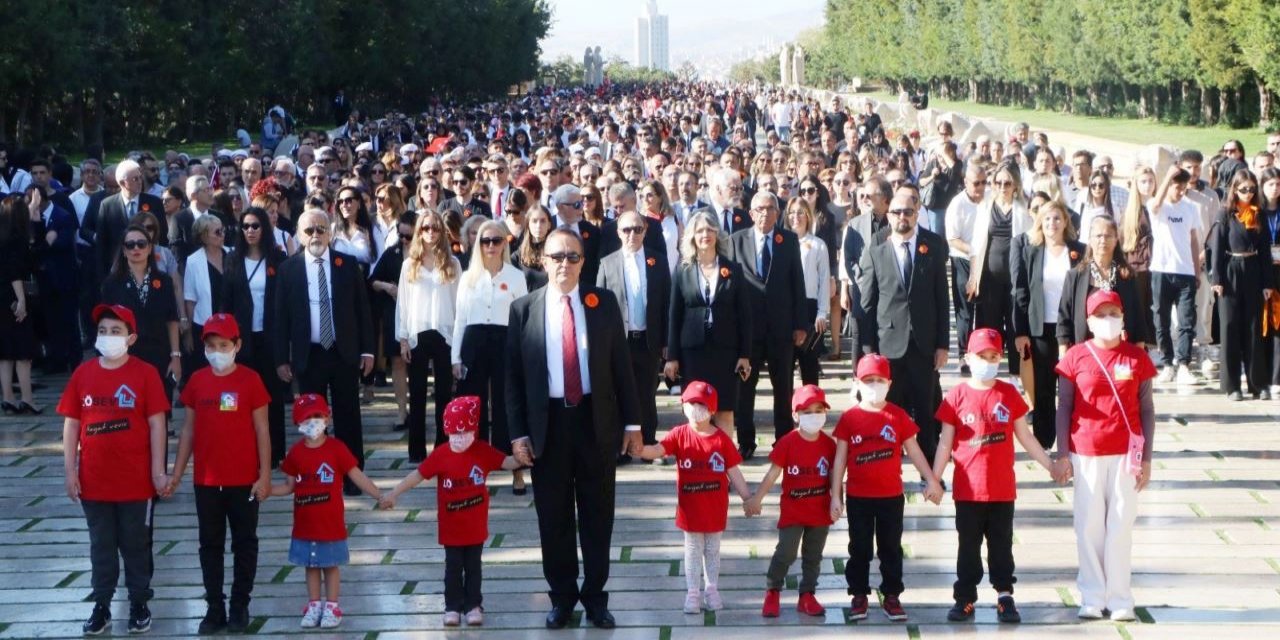 LÖSEV Ailesi Anıtkabir'de buluştu