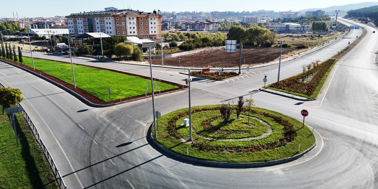 Bu ilçenin yolları peyzaj düzenlemesi ile güzelleşti