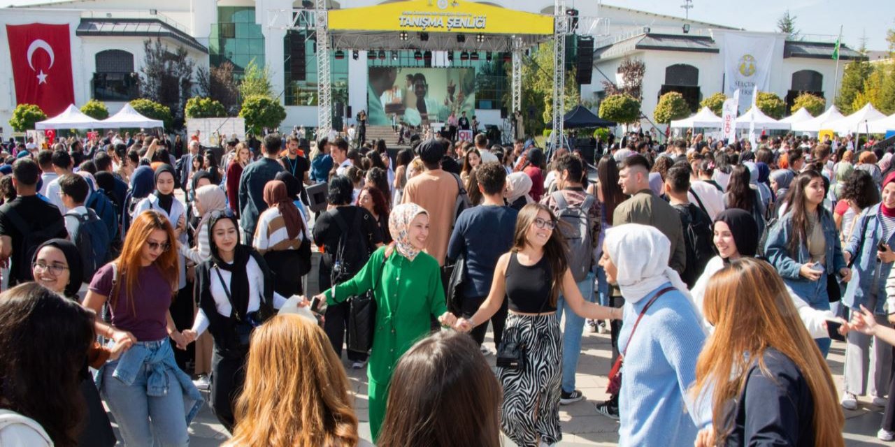 Selçuk Üniversitesi'nde Heyecan Dolu 'Tanışma Şenliği'