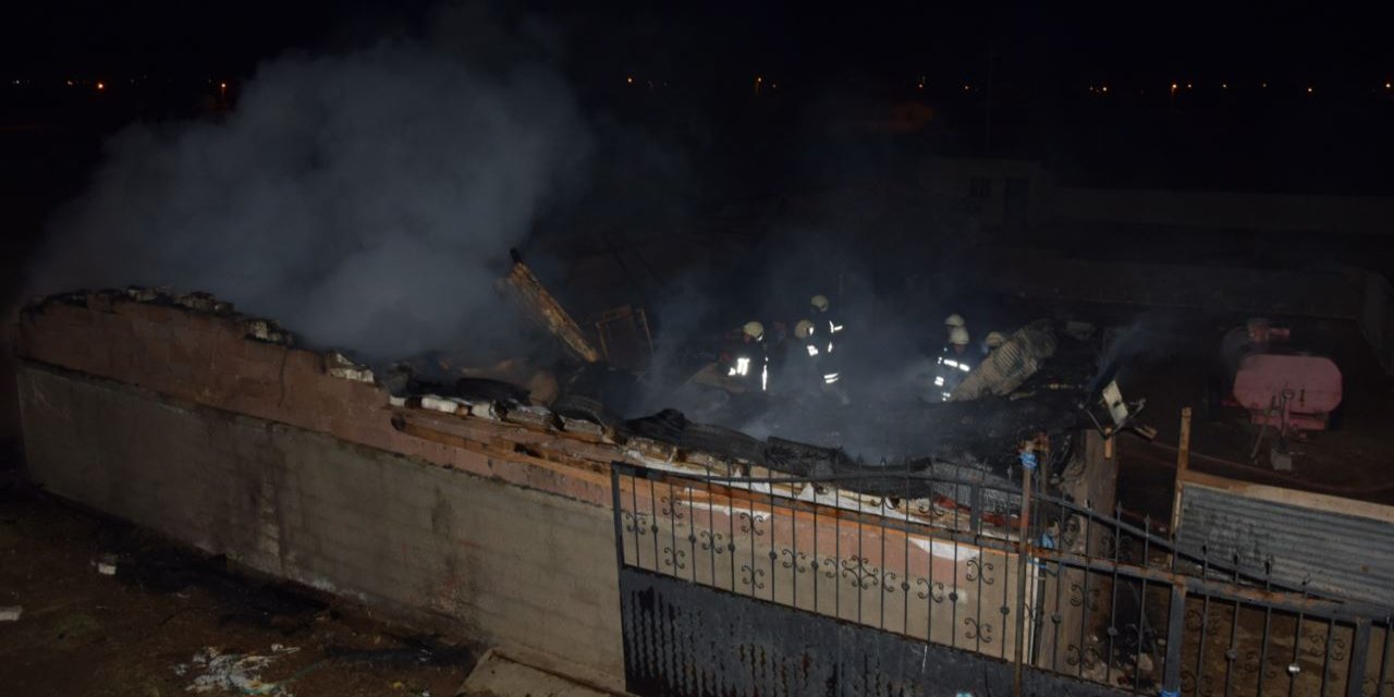 Kulu'da korkutan yangın: Ağıl alevlere teslim oldu