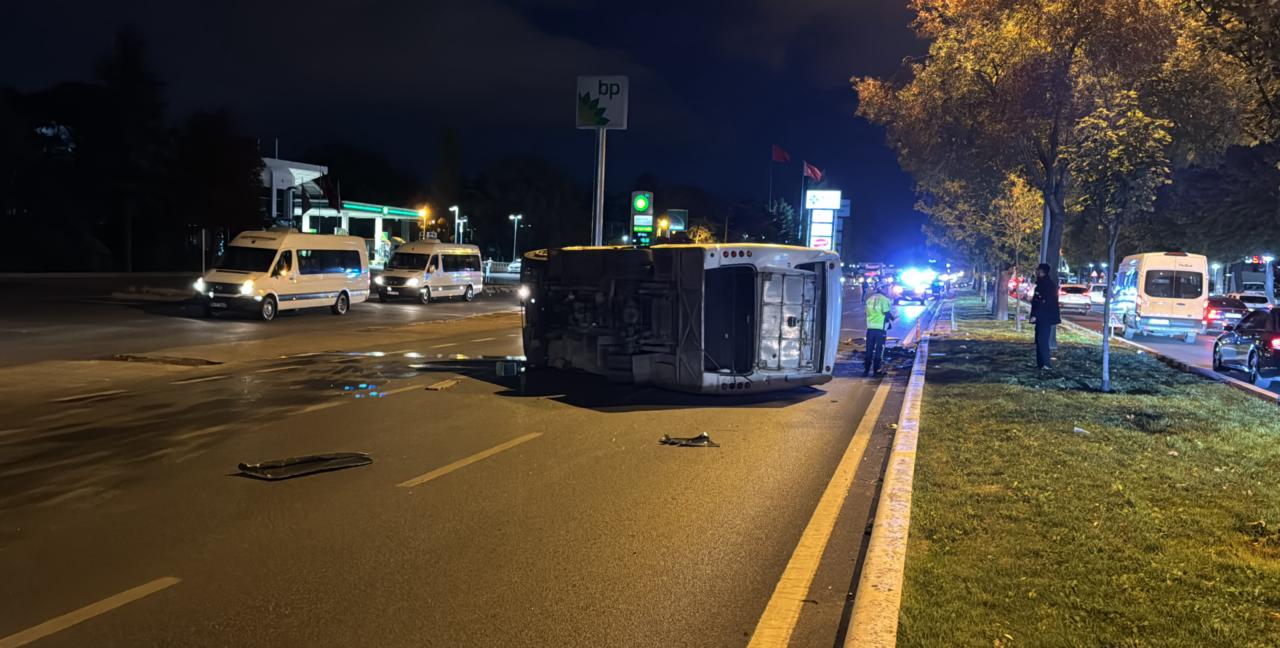 Kayseri'de minibüs ve otomobilin çarpıştığı kazada 2 kişi yaralandı