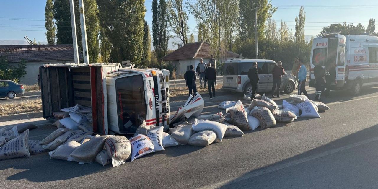 Konya'da kamyonetle hafif ticari araç çarpıştı: 3 kişi yaralandı