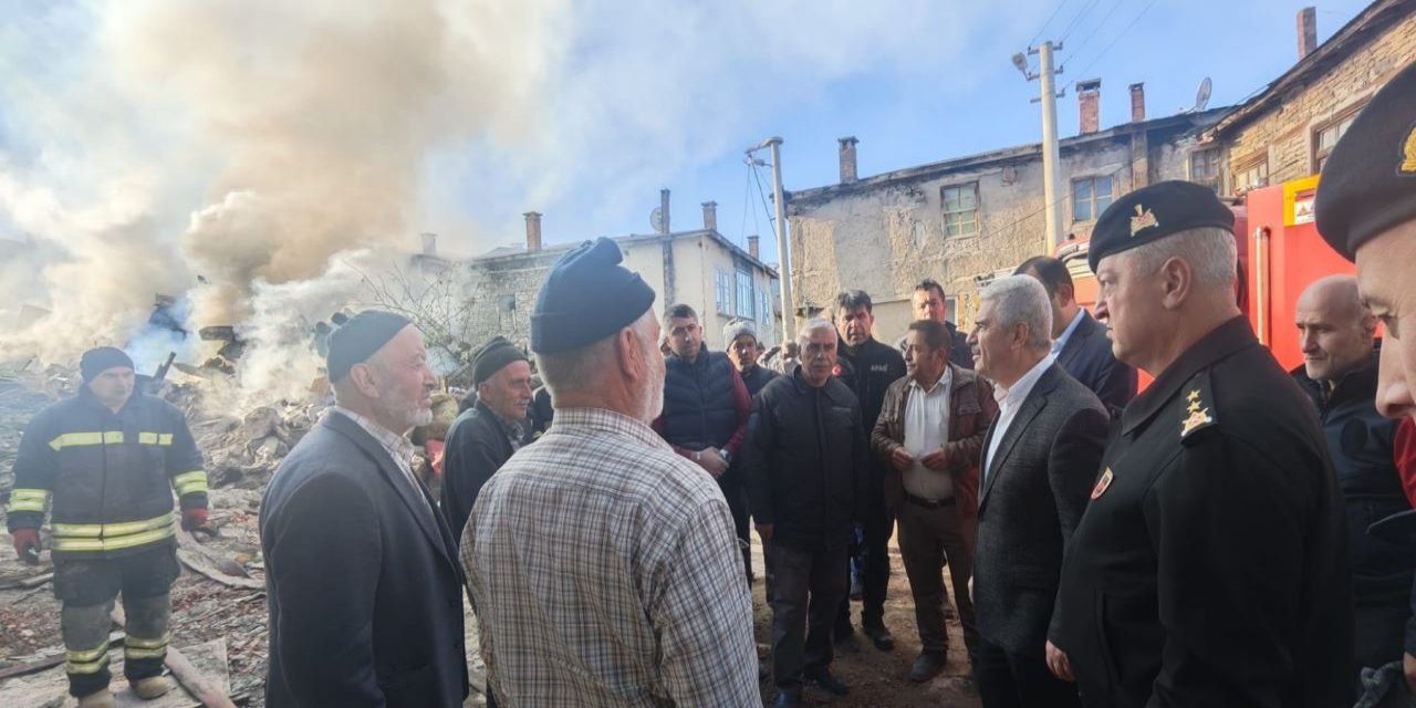 Konya'da korkutan yangın: 3 ev kullanılamaz hale geldi