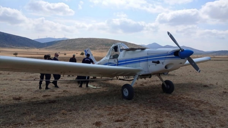 Yakıtı azalan uçak Ladik’e zorunlu iniş yaptı