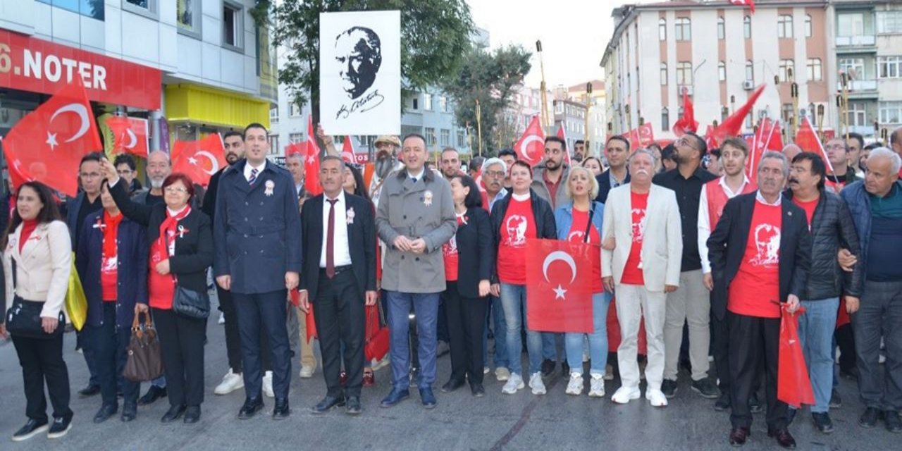 Konya 'Cumhuriyet' için yürüdü