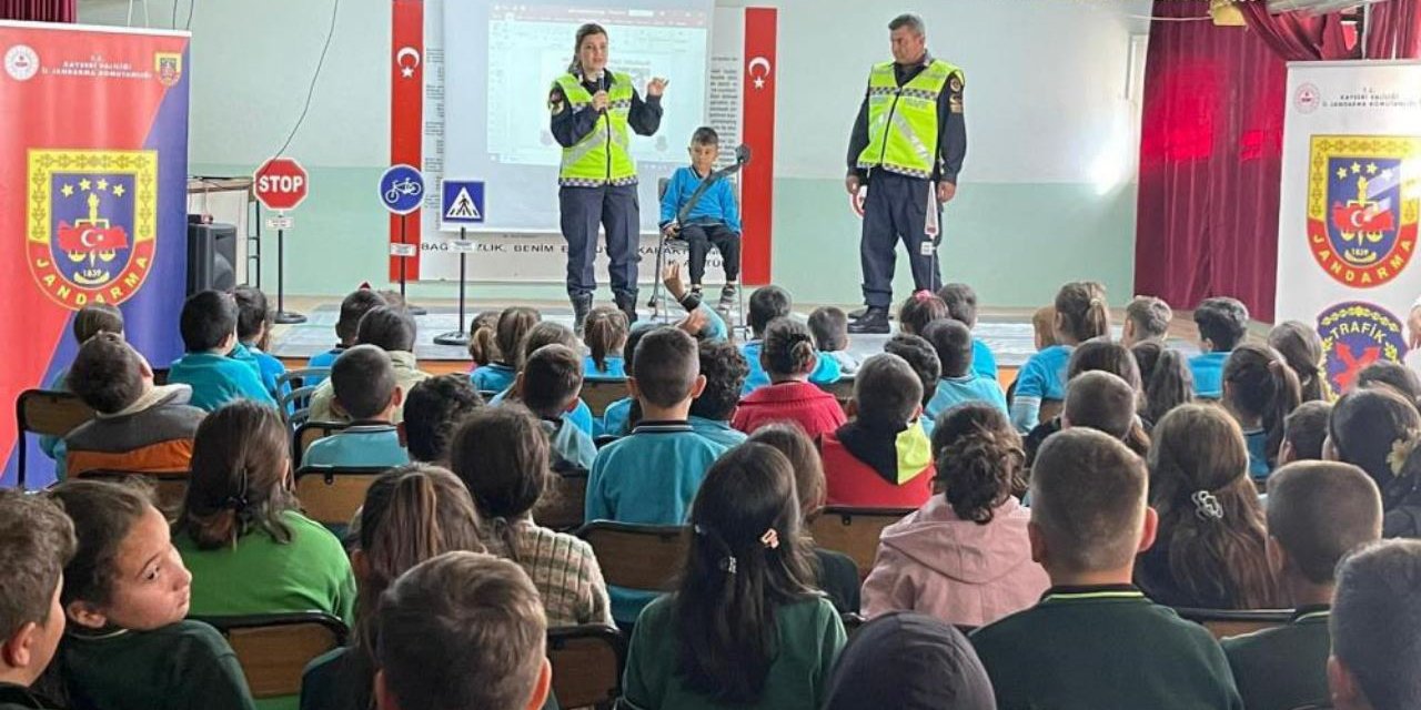 Jandarmadan 'Trafik Dedektifleri' eğitimi sürüyor