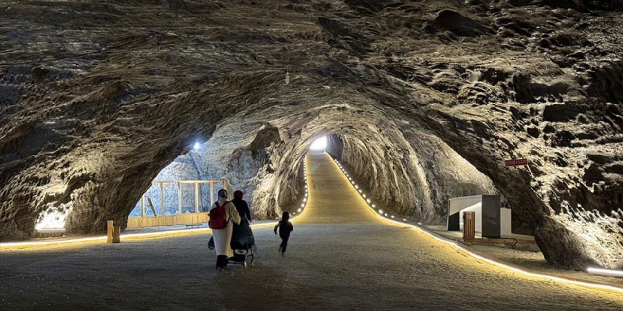 Türkiye'nin Yer Altı Mirası: Çankırı Tuz Mağarası Turistlerin İlgi Odağı Oldu