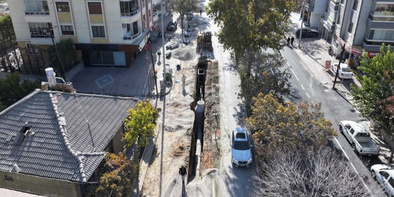 Konya'nın en işlek caddelerinden birinde daha altyapı yenileniyor