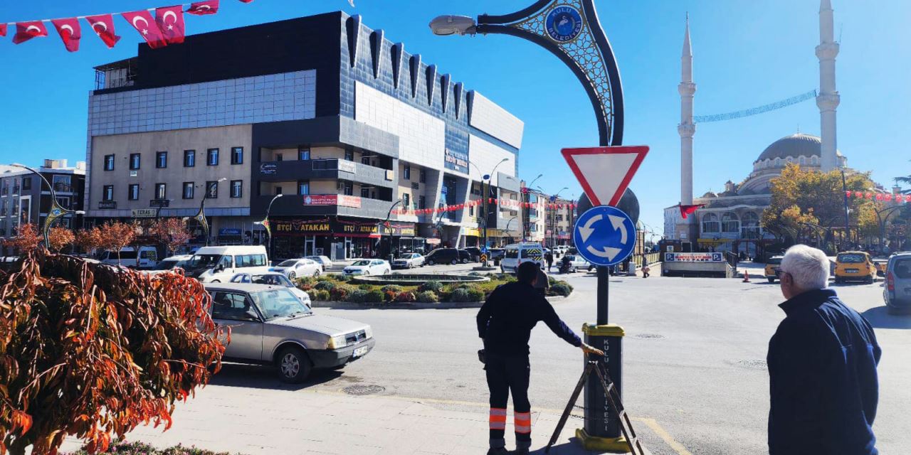 Trafik güvenliği için tabelalar yenileniyor