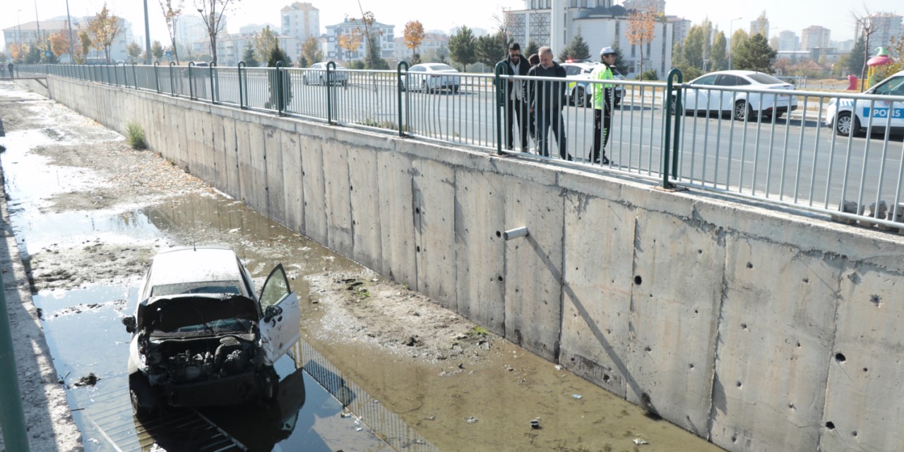 Kayseri’de bir hemşire nöbet sonrası otomobiliyle kanala düşerek yaralandı!