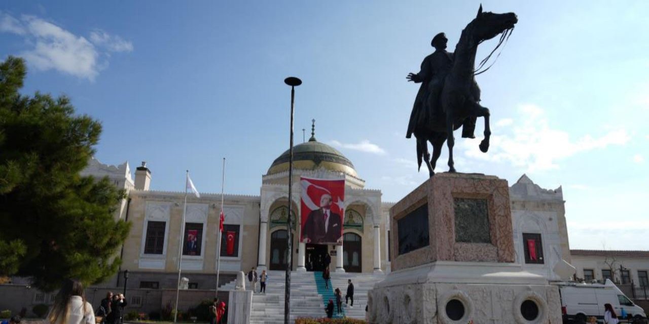 10 Kasım'da Derin Hüzün: ‘Matem Sergisi'ne Ziyaretçi Akını