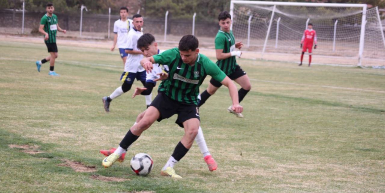 Sarayönü Belediyespor gol olup yağdı