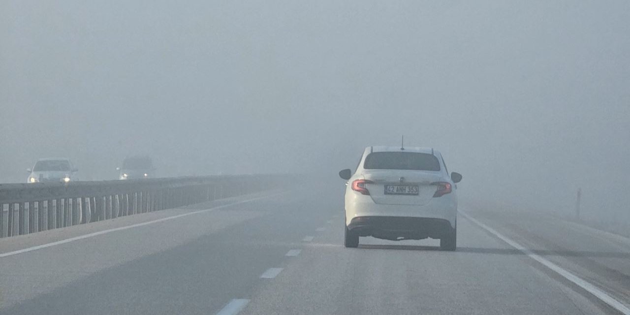 Konya ve Afyon'da sis, görüş mesafesini sıfırladı