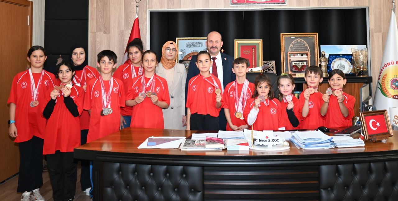 Sarayönü Belediyespor karate takımı madalyalarla döndü