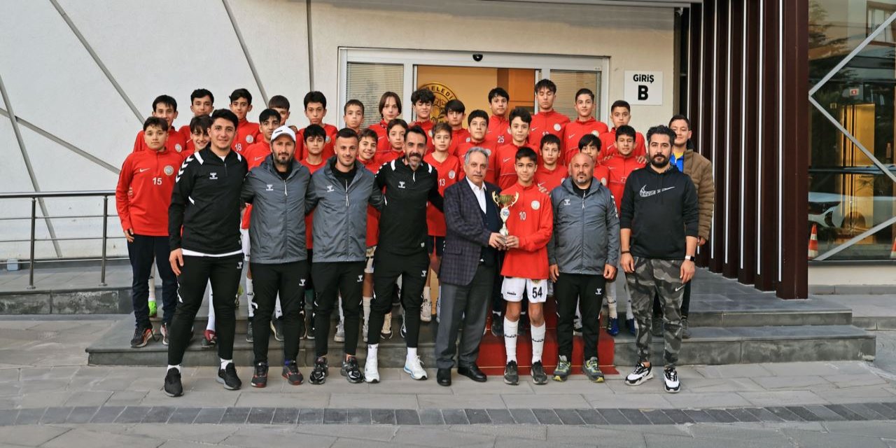 Talas Belediyespor U14, bir kez daha şampiyon