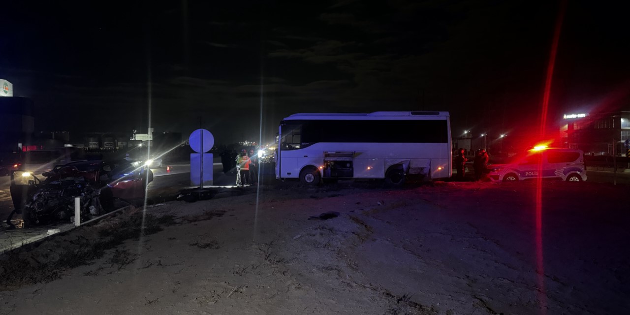 Konya’da polis minibüsü ile otomobil çarpıştı, 1 ölü, 11 yaralı