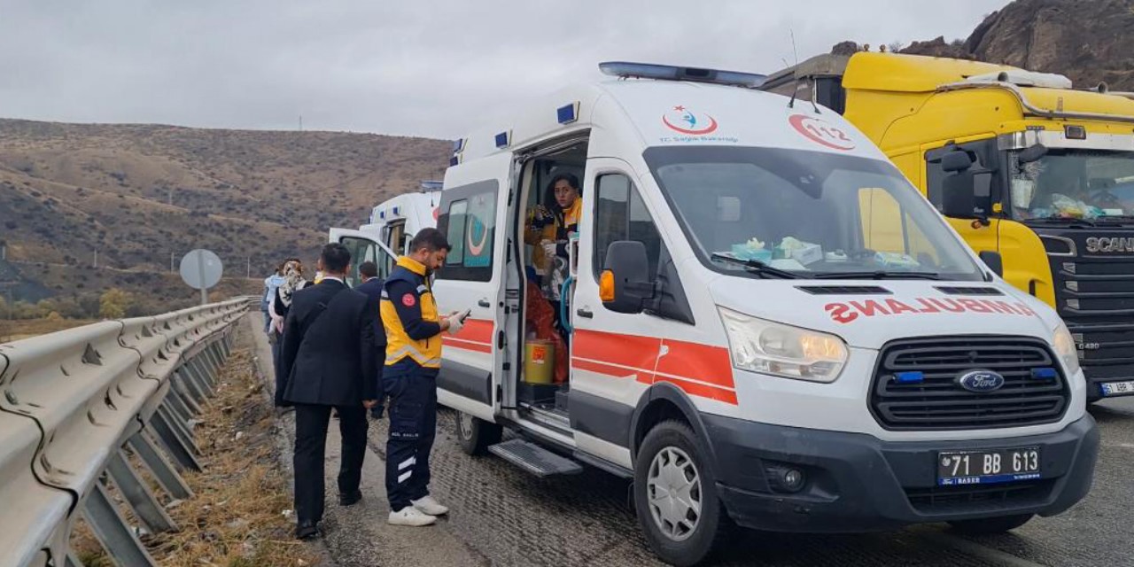 Kırıkkale'de yoğun yağış trafik kazalarına sebep oldu: 7 yaralı