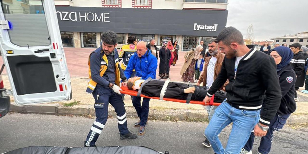 Aksaray’da otomobilin çarptığı iki çocuk hastaneye kaldırıldı