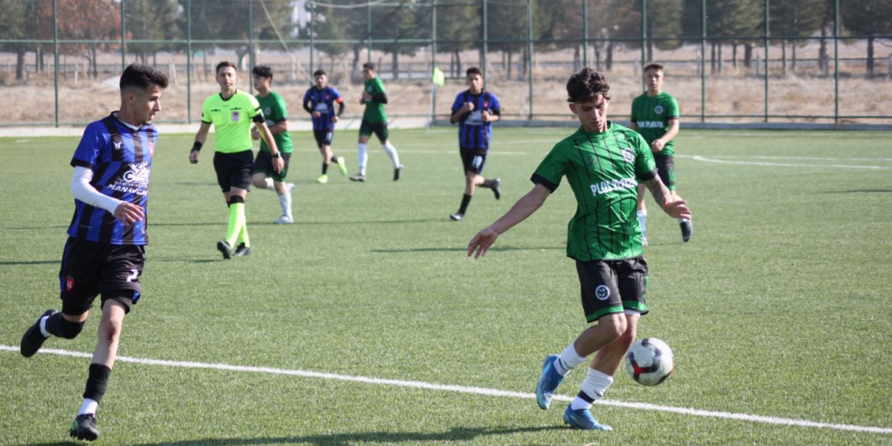 Sarayönü U-18 gençler galibiyetle başladı