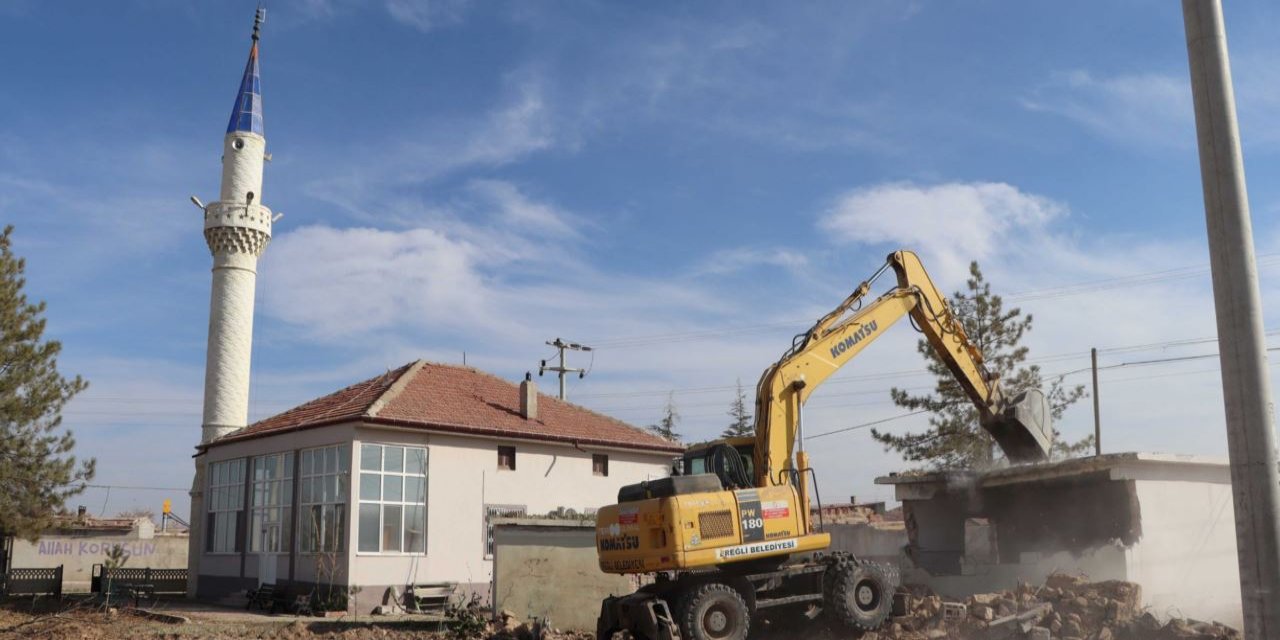 Ereğli’de tehlike saçan metruk binaların yıkımına başlandı