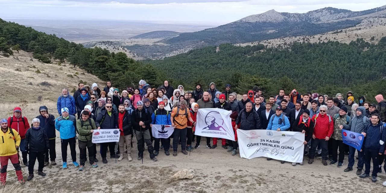 Kadınhanı'nda öğretmenler için yürüdüler