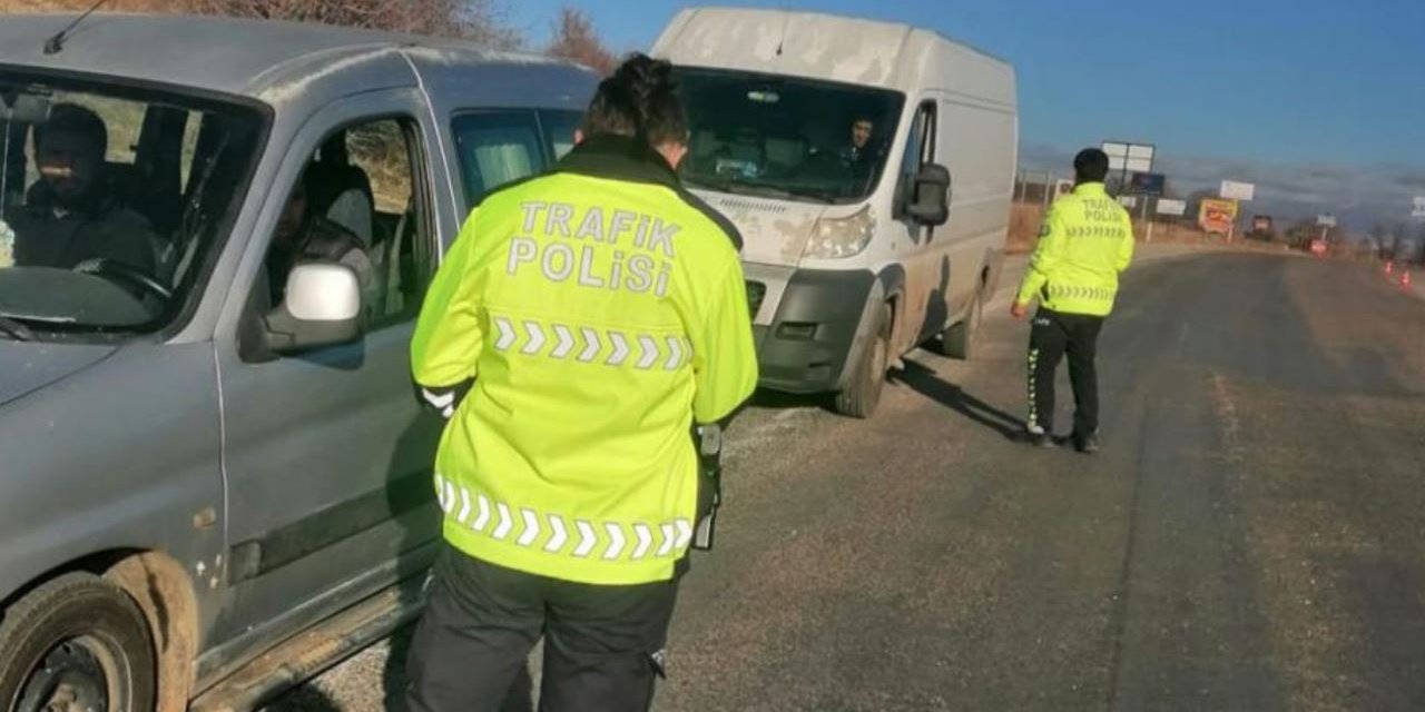 Bozkır'da lastik mesaisi: Kışa hazırlık sürüyor