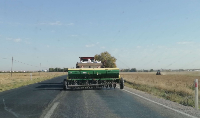 Tarımsal faaliyet döneminde traktörlere dikkat