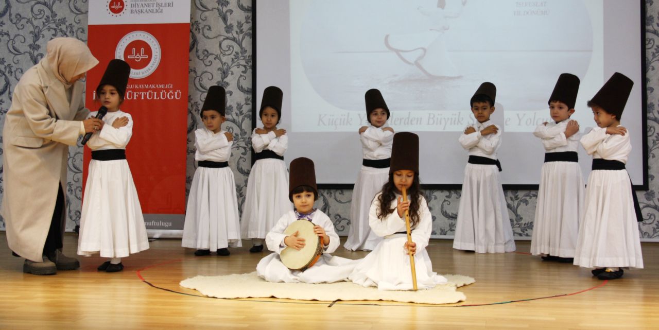 Küçük yürekler Hz. Mevlana'yı andı