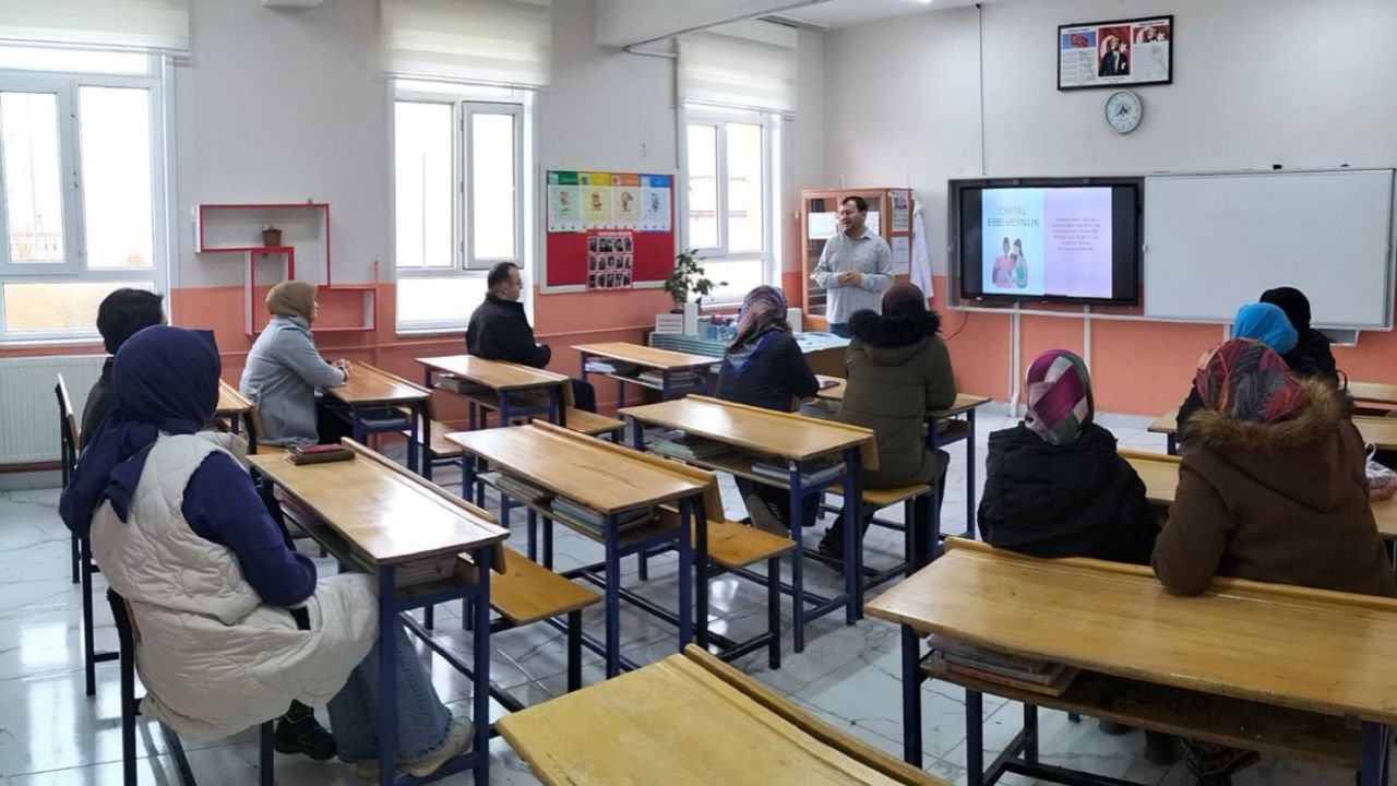 "Bilinçli Teknoloji Kullanımı" semineri verildi