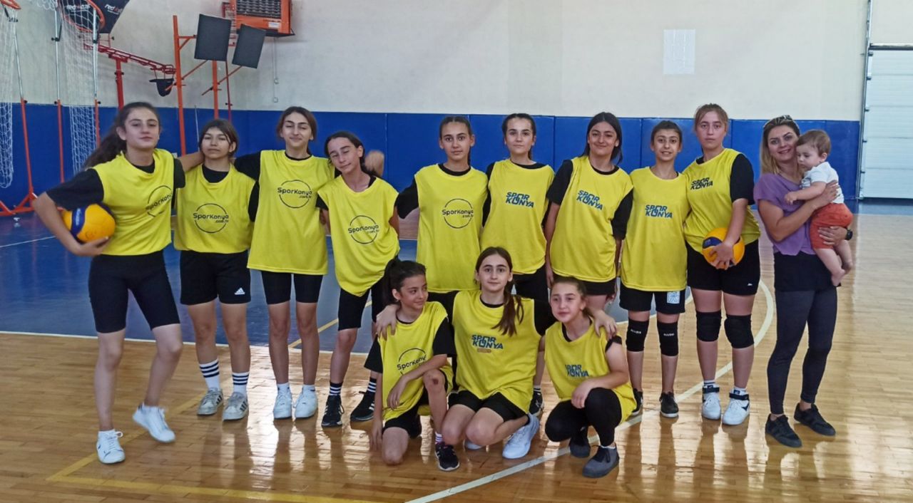 Sarayönü’nde voleybol kursları başladı