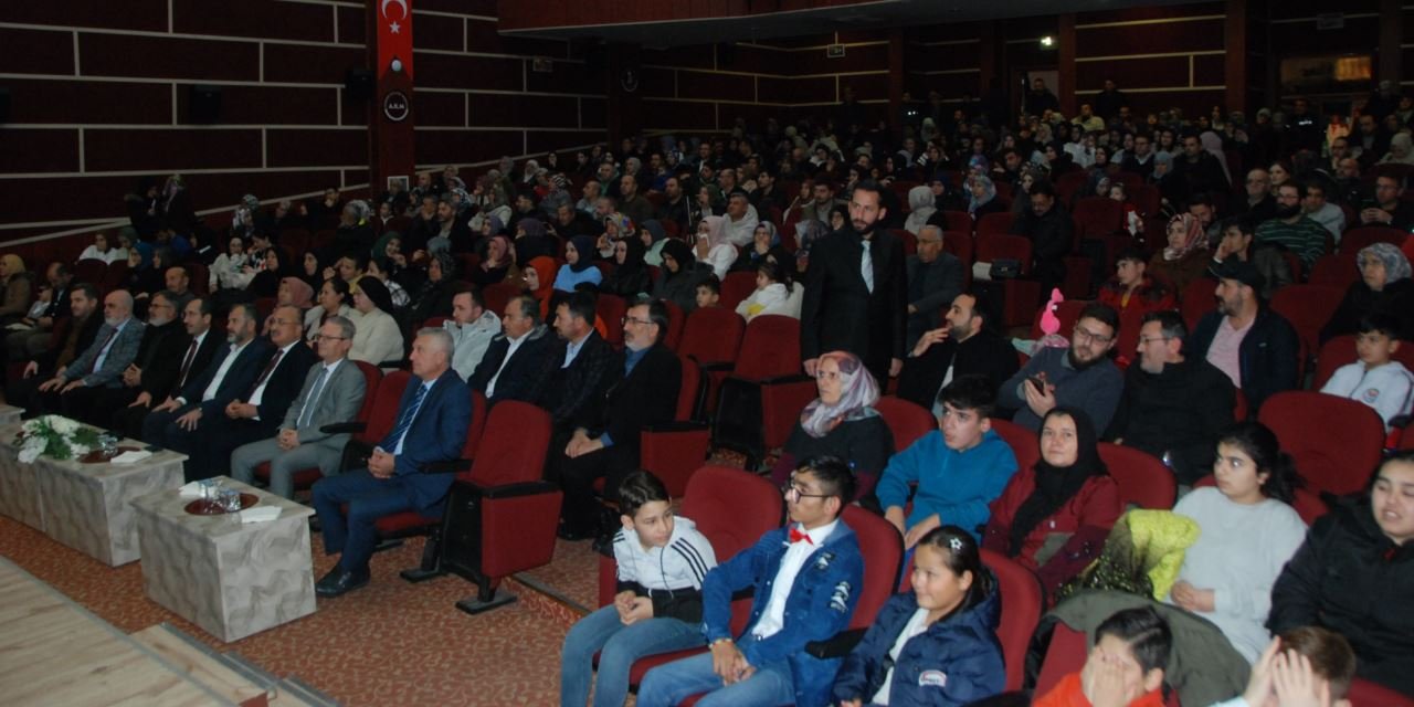 Akşehir'de "Baba Yoksunluğu" konferansına büyük ilgi