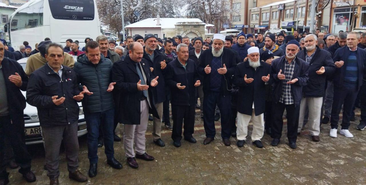 Umre yolcuları Ladik’ten dualarla uğurlandı