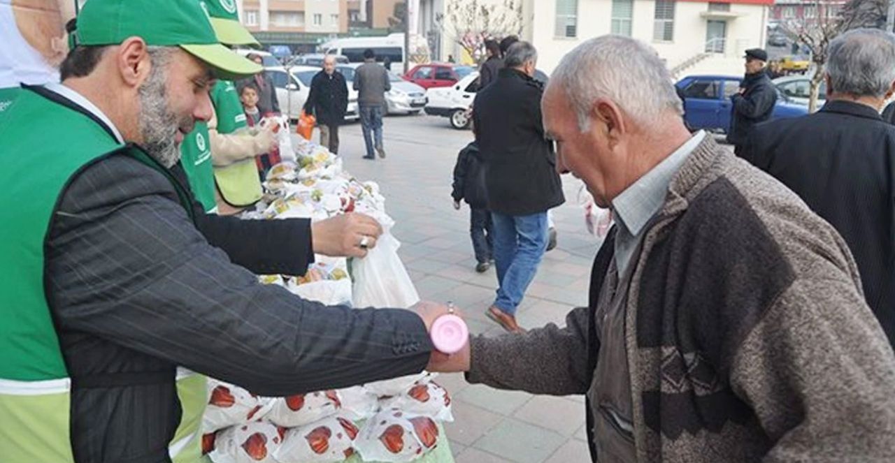 Regaib Kandili’nde “Somuncu Baba Ekmeği” ikram edildi