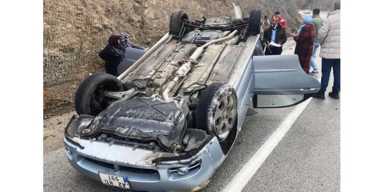 Konya’da korkutan kaza! Hakemleri taşıyan araç devrildi