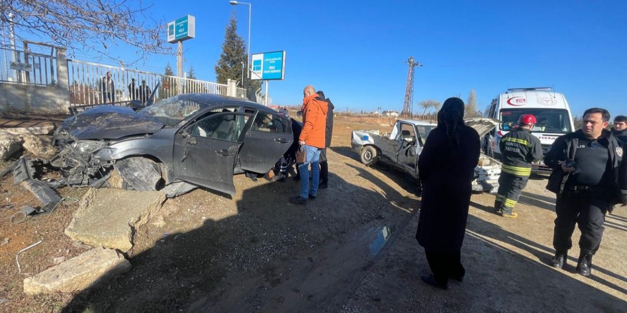 Konya’da otomobil ve kamyonet çarpıştı: 5 yaralı