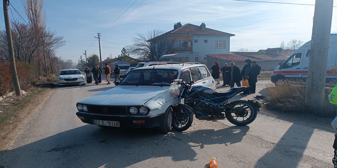 Konya’da motosiklet ile araç çarpıştı: 2 yaralı, biri ağır