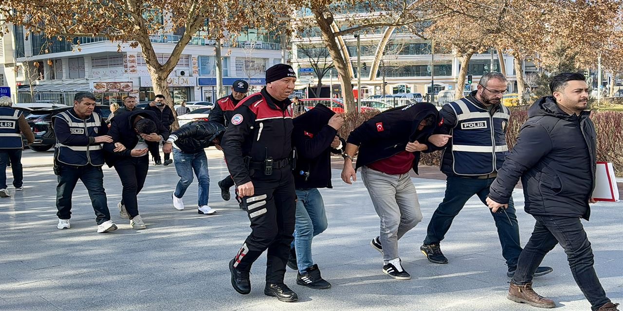 "Kombi Bakımı" tuzağıyla 150 kişiyi dolandıran 4 zanlı tutuklandı