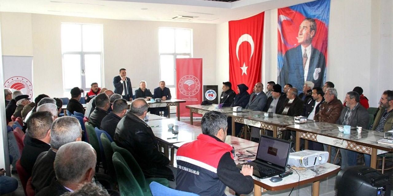 Yalıhüyük Kaymakamı çiftçilere destek ziyareti gerçekleştirdi