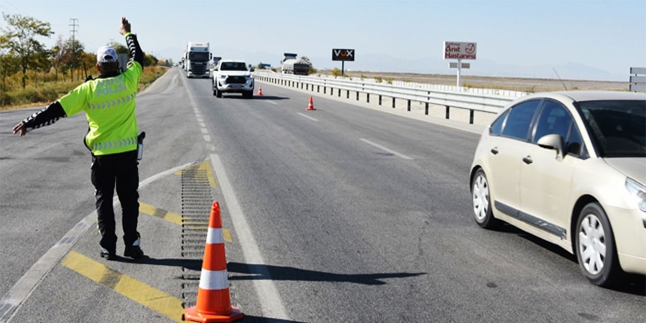 Trafik denetimlerinde şok rakam! 474 bin 456 sürücüye işlem